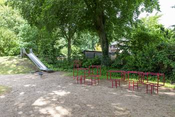 Spielplatz Steenkoppel im Stadtteil Wittorf mit Rutsche und Klettergerät