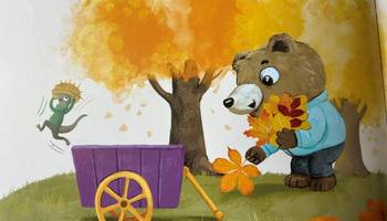Vorlesenachmittage Illustration aus einem Kinderbuch: Ein Bär sammelt Blätter vom Boden.
